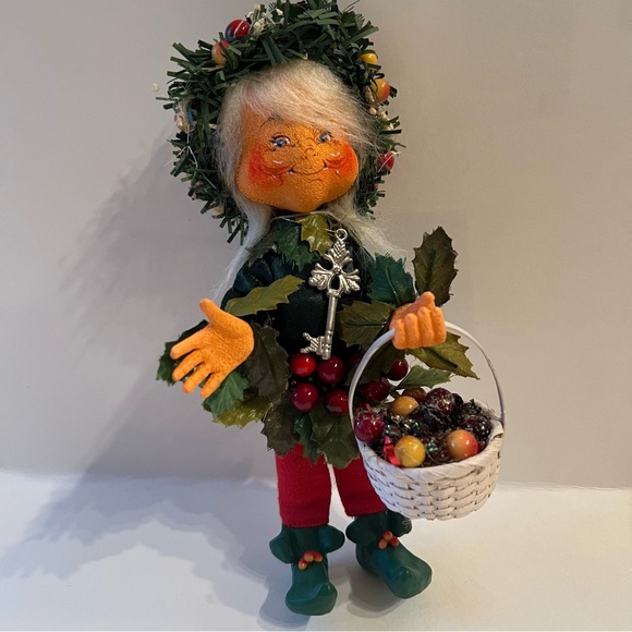 Annalee Mobilitee Doll Christmas Thimbles Elfin "Laurel" Wreath Maker Wood Box - Picture 3 of 15